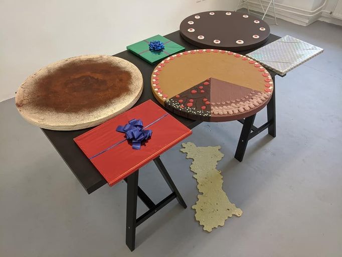 V banskobystrické A7rooms Gallery Chalánková s Viliamem Slaminkou připravila výstavu nazvanou Lahůdky.