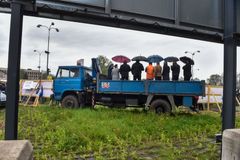 Ostravo, město rudé, zpečetěný osude. Protest ocelářů podpořil s heligonkou Nohavica