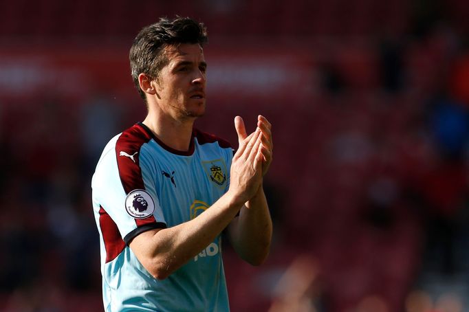 Joseph Barton v dresu Burnley