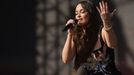 V neděli na festivalu účinkovala též americká country zpěvačka Kacey Musgraves.