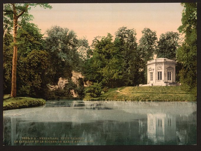 Zámky Versailles a Fontainebleau na 120 let starých fotkách