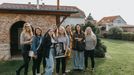 Například zorganizují výrobu originálního kalendáře a výtěžek z jeho prodeje putuje do domova pro seniory.