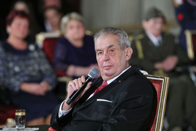 Prezident Miloš Zeman. Fotografie z ceremoniálu udílení státních vyznamenání prezidentem ČR Milošem Zemanem na Pražském hradě. 28. 10. 2019.