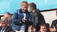 Zpěvák Ed Sheeran a David Beckham v hledišti osmifinále Anglie - Německo na ME 2020