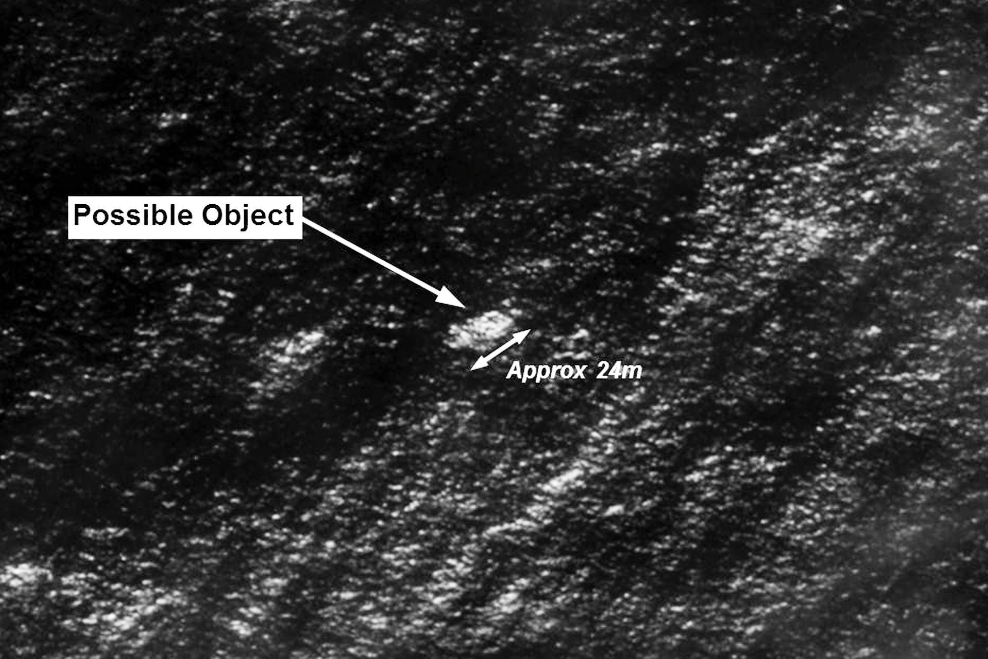 Satelitní snímky čehosi, co by mohly být trosky zmizelého Boeingu