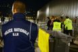 Nice - Lyon: ozbrojená police hlídá kolem stadionu