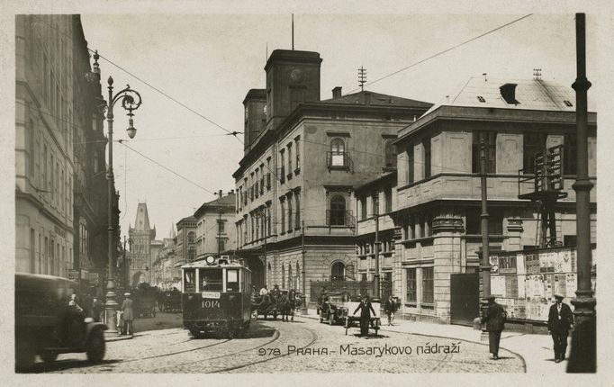 Značka J. B. P.: Hybernská ulice a Masarykovo nádraží (pohlednice), kolem 1935