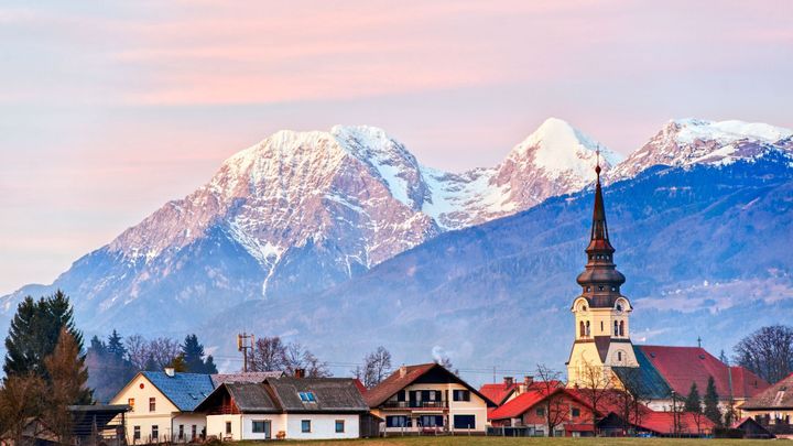 Odmítači z hor. Alpské oblasti, kde boduje ezoterika, selhávají v očkování; Zdroj foto: Shutterstock.com