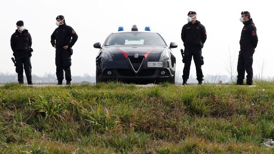 Itálie hlásí třetí úmrtí na koronavirus. Jedenáct obcí v karanténě hlídají policisté