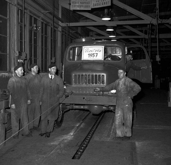 Automobil Praga V3S - AZKG Vysočany (Automobilové závody Klementa Gottwalda). Snímek z roku 1957,