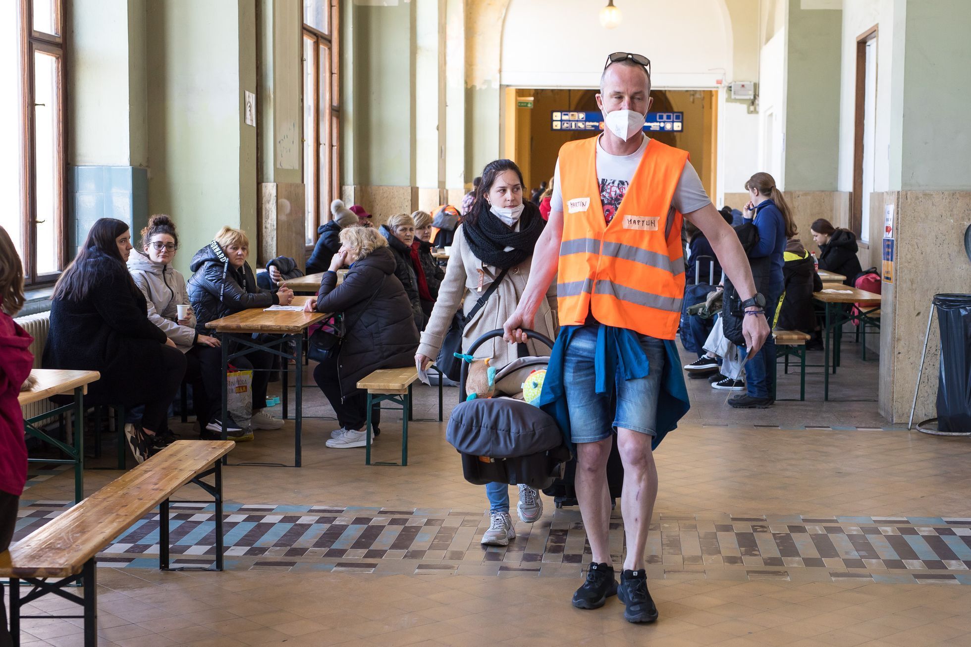 Ukrajinští uprchlíci na Hlavním nádraží v Praze, válka na Ukrajině, uprchlík, dobrovolníci, Oganizace na pomoc uprchlíkům (OPA)