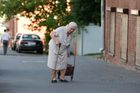 Důchody se zvýší o 259 korun, penzisté přesto zchudnou