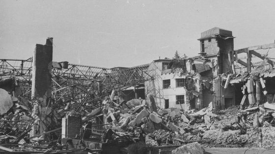 Unikátní fotografie z Prahy poničené válečným bombardováním.