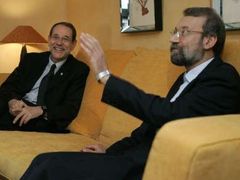 Uvolněná atmosféra provázela jednání mezi Alím Laridžáním (vpravo) a vysokým představitelem EU pro zahraniční politiku Javierem Solanou