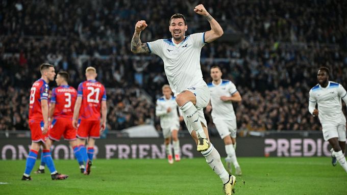 Alessio Romagnoli slaví gól v zápase EL Lazio - Viktora Plzeň