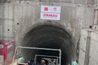Prohlídková trasa mezi budoucími stanicemi Olbrachtova a Pankrác měřila 1,6 kilometru a tunel vede v hloubce cca 30 metrů, v nejnižším místě 35 metrů. Nejprve tak bylo potřeba "seběhnout" provizorní kovové schody do vestibulu stanice a pak už se budoucím eskalátorovým tunelem dostat až na nástupiště stanice.