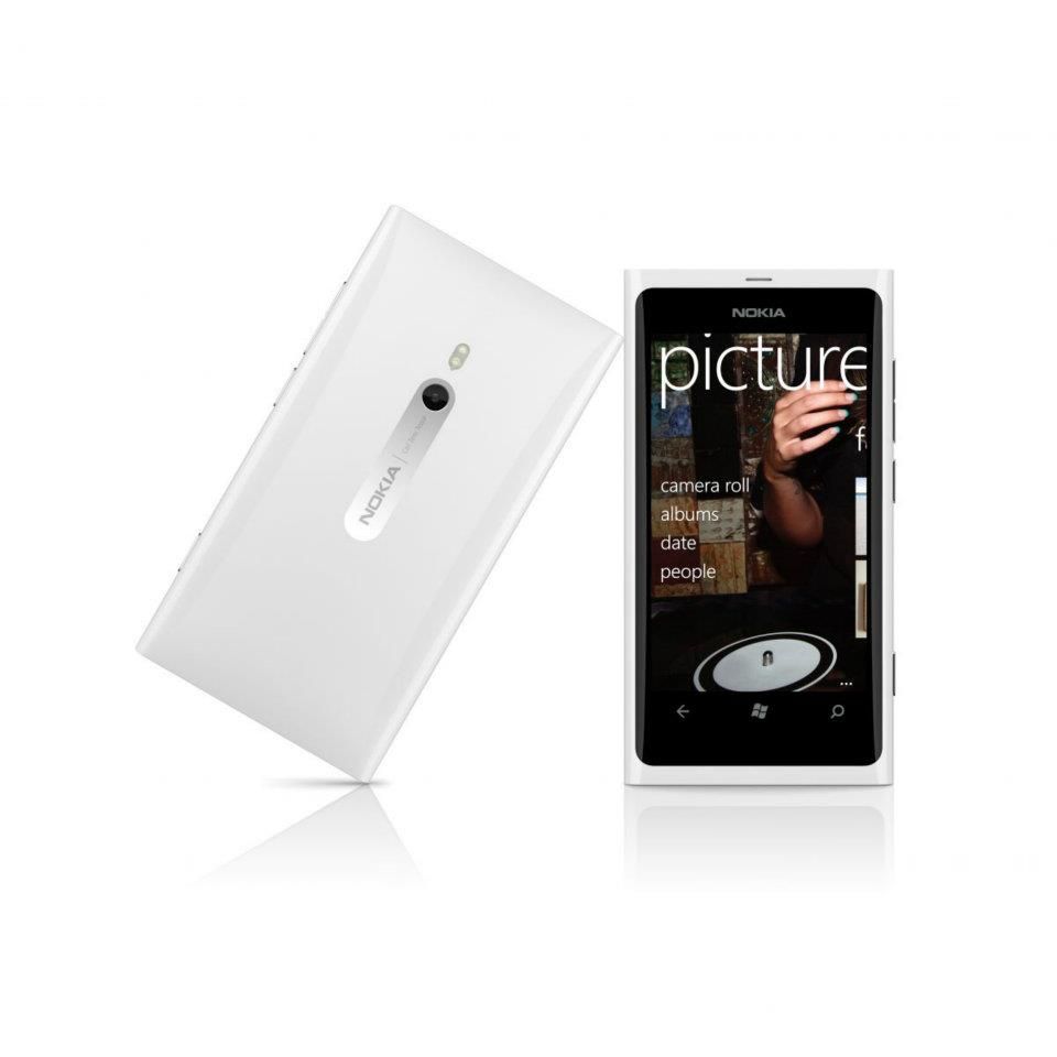 Noka Lumia 800 - v bílé