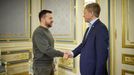 Ukrajinský prezident Volodymyr Zelenskyj s britským ministrem obrany Grantem Shappsem.