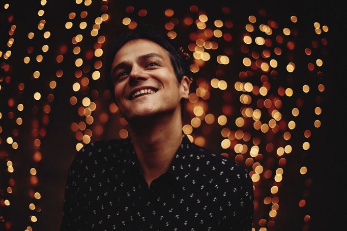 Anglický zpěvák a klavírista Jamie Cullum.