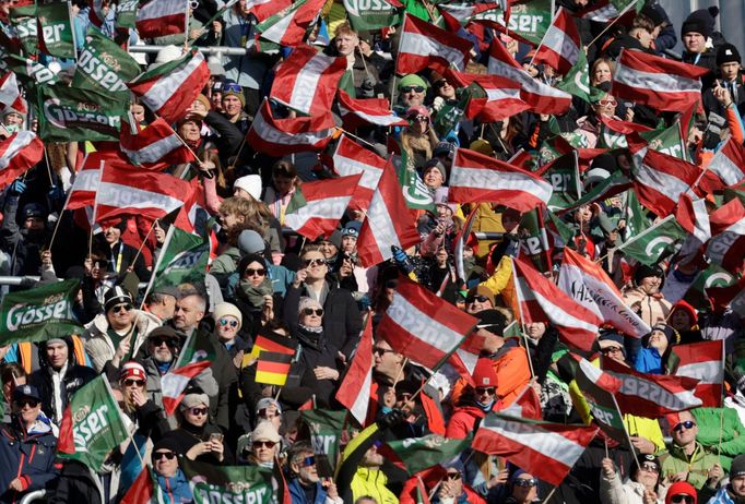 Fanoušci na závodě super-G žen na MS v Saalbachu 2025