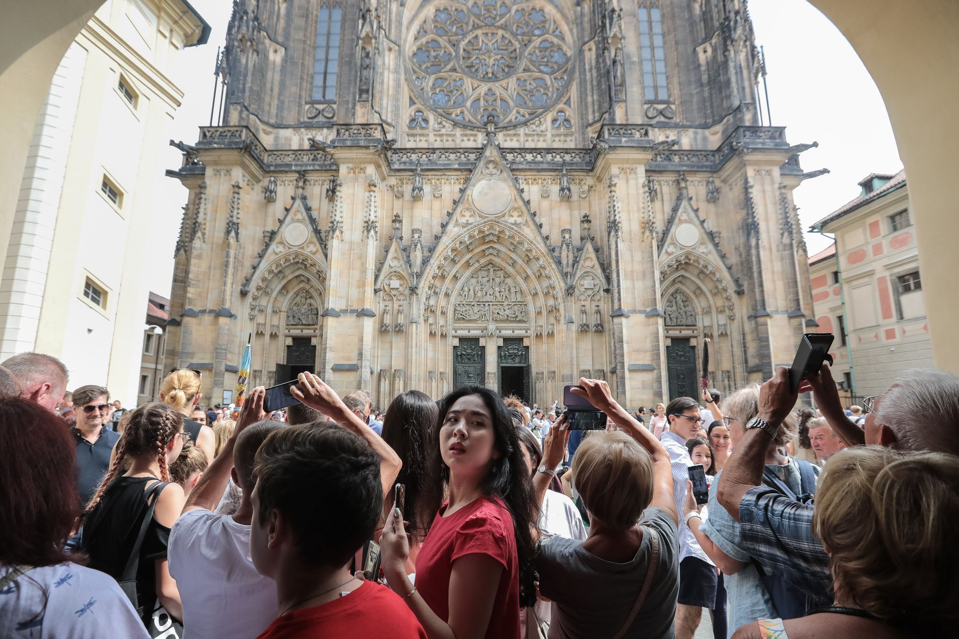 Pražský Hrad - léto 2019 - fronty, turisti, uzavírky