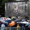Pohřeb kněze Jacquese Hamela, kterého v kostele zavraždili islamisté.