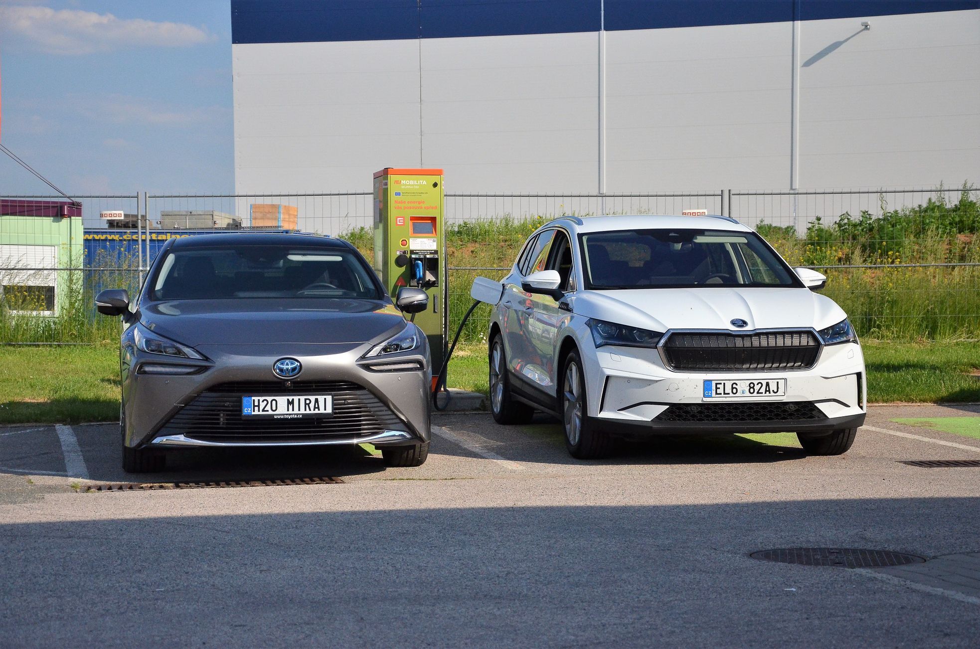 Toyota Mirai a Škoda Enyaq