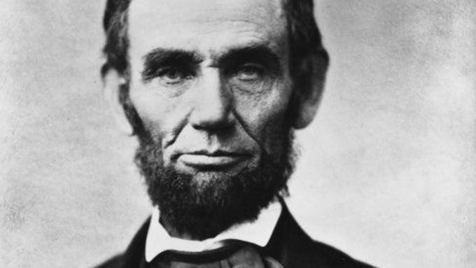 Od dob Abrahama Lincolna nesmějí vojáci kritizovat prezidenta.
