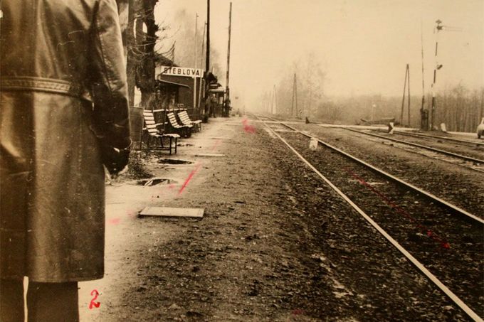 Snímek z rekonstrukce událostí ve stanici Stéblová.