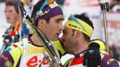 Martin Fourcade utěšuje staršího bratra Simona