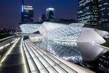 V roce 2010 slavnostně otevřela operu v čínském městě Kanton. Dodnes je to jedno z nejdůležitějších kulturních center v celé zemi. Jeho struktura působí jako dva kameny, které na břeh vyplavila Perlová řeka.