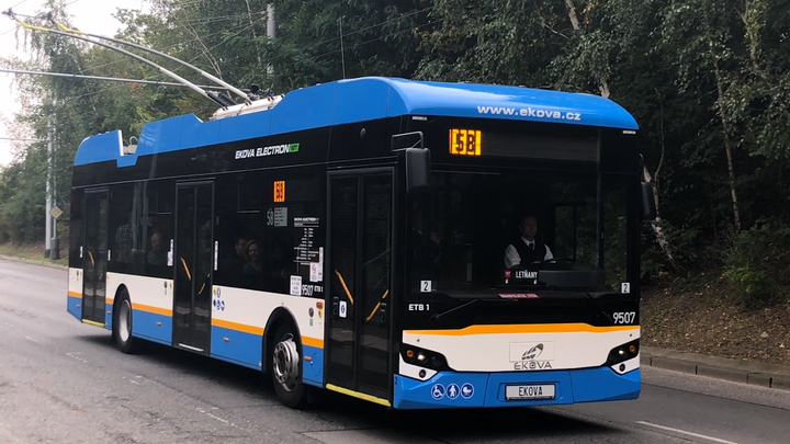 Praha testuje další trolejbus. Electron se vyrábí v Ostravě, zvládne jet i na baterie