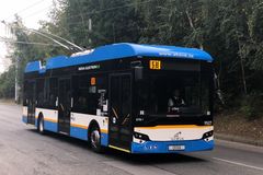 Praha testuje další trolejbus. Electron se vyrábí v Ostravě, zvládne jet i na baterie