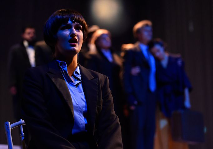 Tamara Dikyová jako Ptáček Lelek na zkoušce inscenace Martinů - Česká rapsodie Bohuslavova.