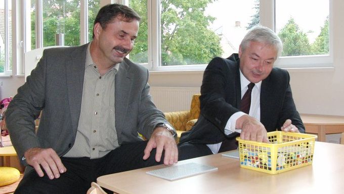 Zprava: primátor Pardubic Jaroslav Deml a jeho náměstek Alexandr Krejčíř