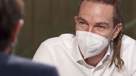 Bartoš: Babiš ze všeho dělá guláš, covid bychom zvládli líp. Koalici s ANO nechceme