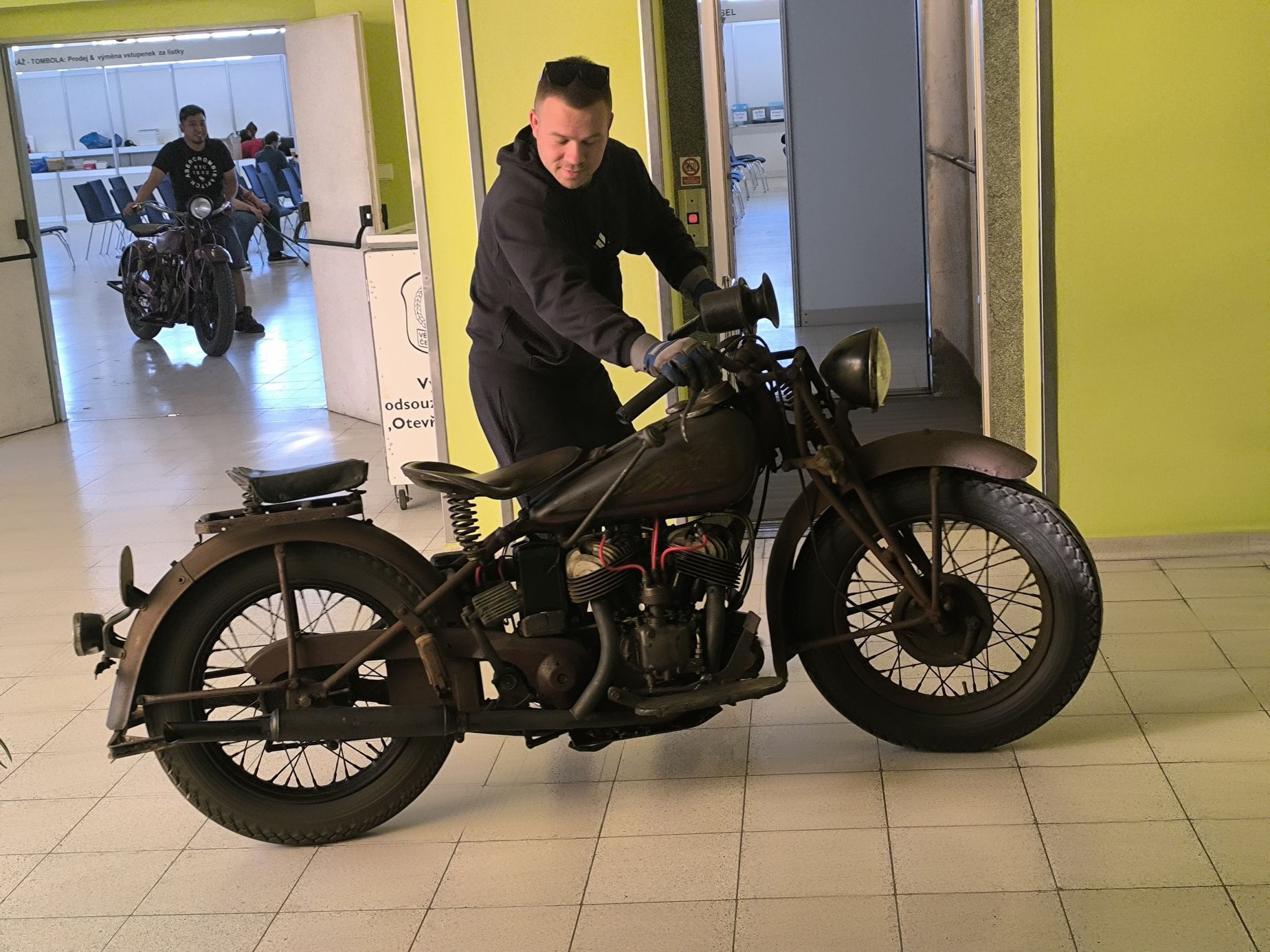 Retro garáž duben 2025