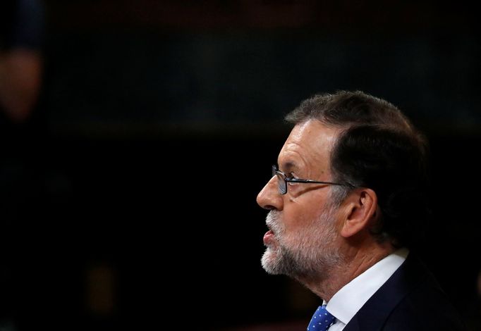 Španělský premiér Mariano Rajoy během jednání parlamentu o důvěře vládě.