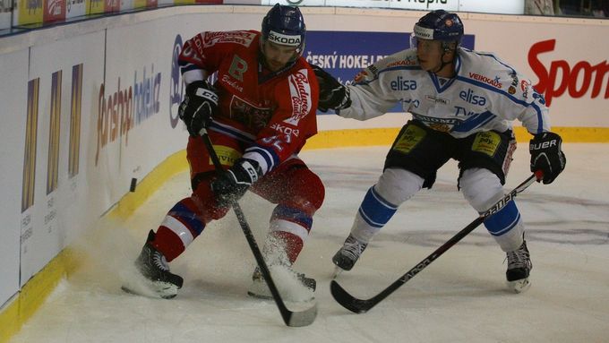 Češi zahájí sezony Euro Hockey Tour s Finskem. Hraje se o hodně: Hadamczik hledá adepty do nominace na olympiádu v Soči.