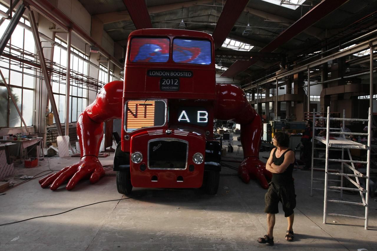 Foto: Podívejte se jak robotický "Double-decker" od Davida Černého dělá kliky
