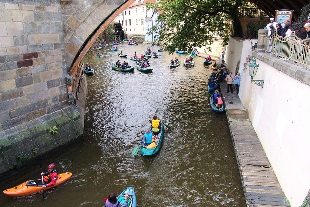 Vodáci - Praha - jezy - Vltava