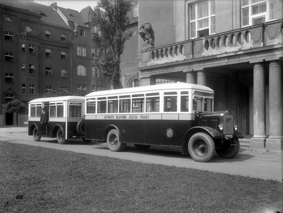autobusy Praha historie