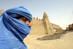Útočníci na motorkách zabili na východě Mali desítky Tuaregů, zřejmě šlo o islamisty