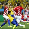 MS 2014, Brazílie-Chorvatsko: sporná penalta, padající Fred