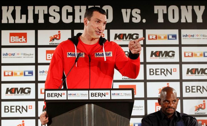 Ukrajinský boxer Vladimir Kličko před utkáním s Američanem Tony Thompsonem o titul Mistra těžké váhy IBF, WBA, WBO a IBO.