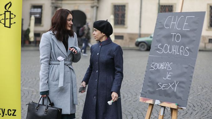 Poslankyně Olga Richterová a Klára Kocmanová (Piráti).