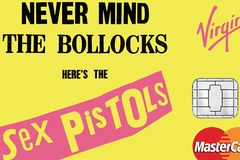 Punk is dead. Sex Pistols se objeví na kreditních kartách