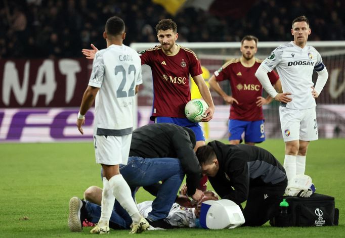 Ošetřovaný plzeňský obránace Václav Jemelka