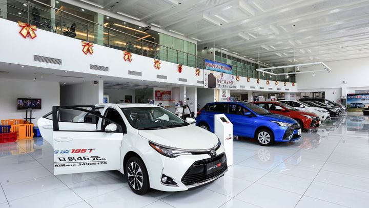 Odhady z čínského trhu s automobily: Po tvrdém pádu již druhý měsíc opět roste
