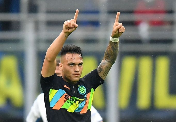 Lautaro Martínez slaví gól Interu Milán v zápase italské ligy proti Empoli.